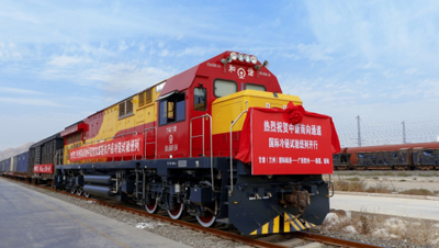 統(tǒng)籌班列運(yùn)營(yíng)管理、貨源組織、開(kāi)行計(jì)劃、跨境聯(lián)運(yùn)，爭(zhēng)取圖定班列、運(yùn)費(fèi)下浮和班列補(bǔ)貼等政策，對(duì)各港口定位和布局優(yōu)化調(diào)整，重點(diǎn)開(kāi)展中歐、中亞、南亞、西部陸海新通道國(guó)際班列貨源組織、開(kāi)行計(jì)劃，推進(jìn)班列運(yùn)營(yíng)管理和通道建設(shè)；零擔(dān)貨物去程班列集拼集運(yùn)和回程班列集散分撥；整車(chē)貨物及大宗物資集拼集運(yùn)和分撥加工等業(yè)務(wù)，在國(guó)際班列沿線(xiàn)重要節(jié)點(diǎn)布局海外加工基地、物流基地及海外倉(cāng)等，增強(qiáng)國(guó)際班列集聚輻射效應(yīng)。
