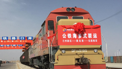 充分發(fā)揮重組資源優(yōu)勢(shì)，推進(jìn)陸路、鐵路、航空、海運(yùn)和信息系統(tǒng)對(duì)接、數(shù)據(jù)共享，提供“一口價(jià)、一單制、一站式”多式聯(lián)運(yùn)服務(wù)；優(yōu)化全省港口物流貨運(yùn)樞紐布局，健全集疏運(yùn)體系，提升多式聯(lián)運(yùn)承載能力和銜接水平，不斷擴(kuò)大業(yè)務(wù)范圍和貨運(yùn)量；加強(qiáng)與國(guó)際國(guó)內(nèi)大型物流企業(yè)戰(zhàn)略合作，以物流園區(qū)為節(jié)點(diǎn)，促進(jìn)產(chǎn)業(yè)鏈供應(yīng)鏈協(xié)同發(fā)展，為客戶(hù)提供上下游多式聯(lián)運(yùn)產(chǎn)業(yè)一體化解決方案，降低物流成本，提高服務(wù)效率。
